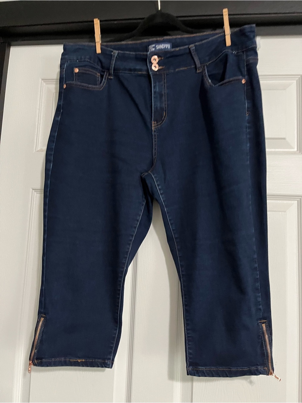 Sandpiper  Cropped Jeans with Rose Gold Zipper Accents Sz 20W
